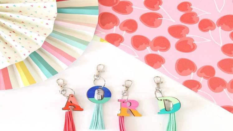 Decorate an Acrylic Keychain Beautiful and Durable Finish